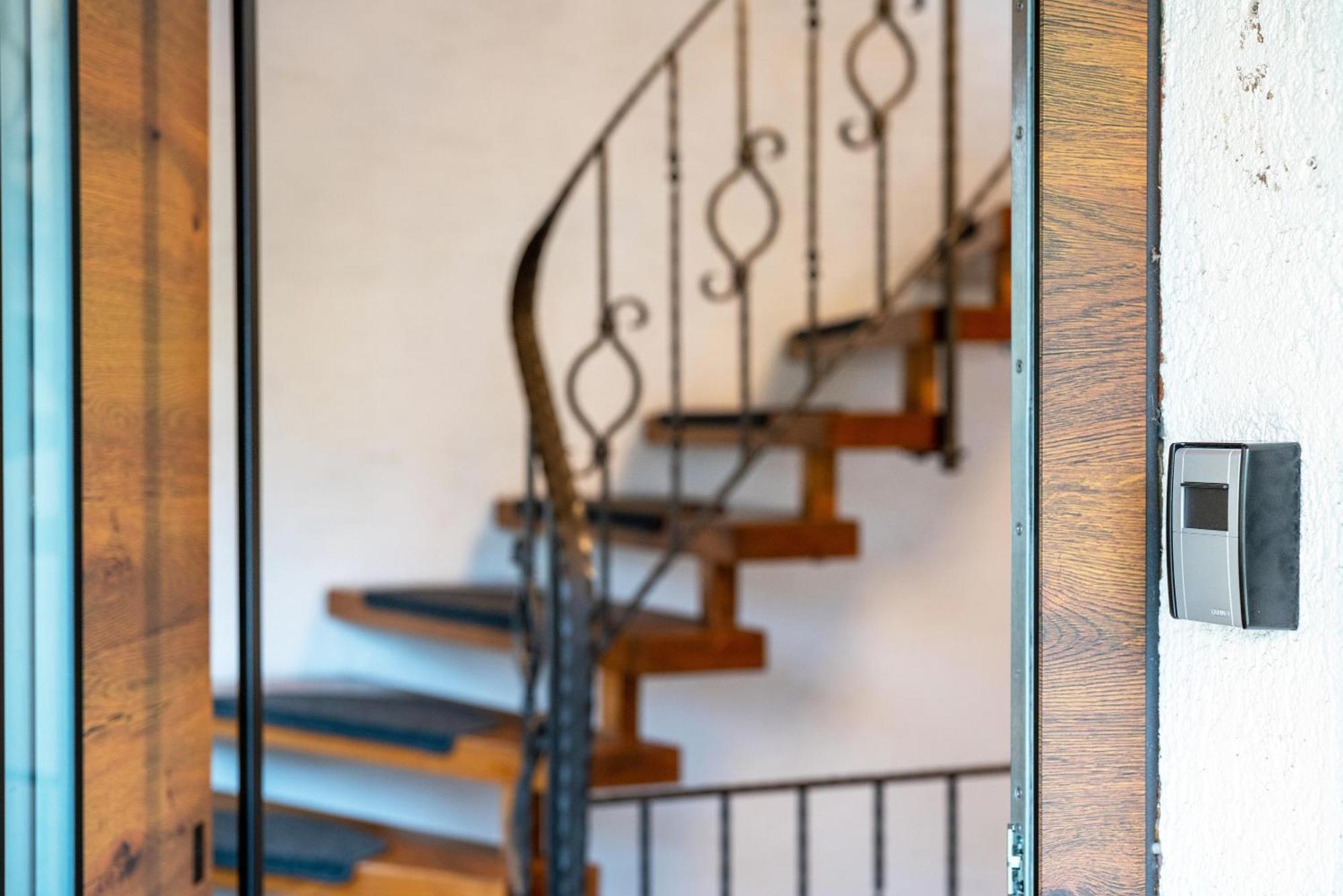 Goldener Hirsch Apartment Лар Екстериор снимка