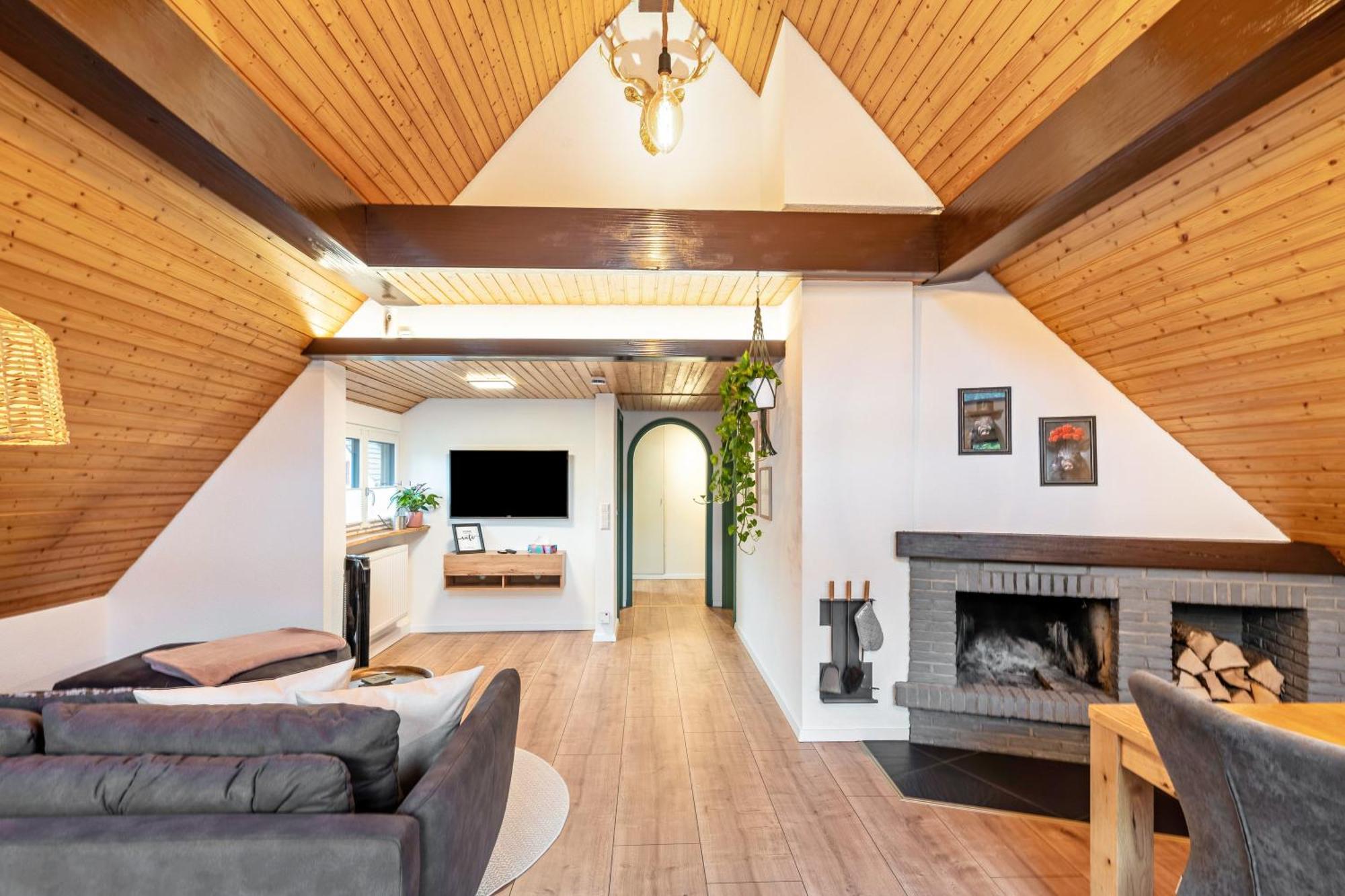 Goldener Hirsch Apartment Лар Екстериор снимка