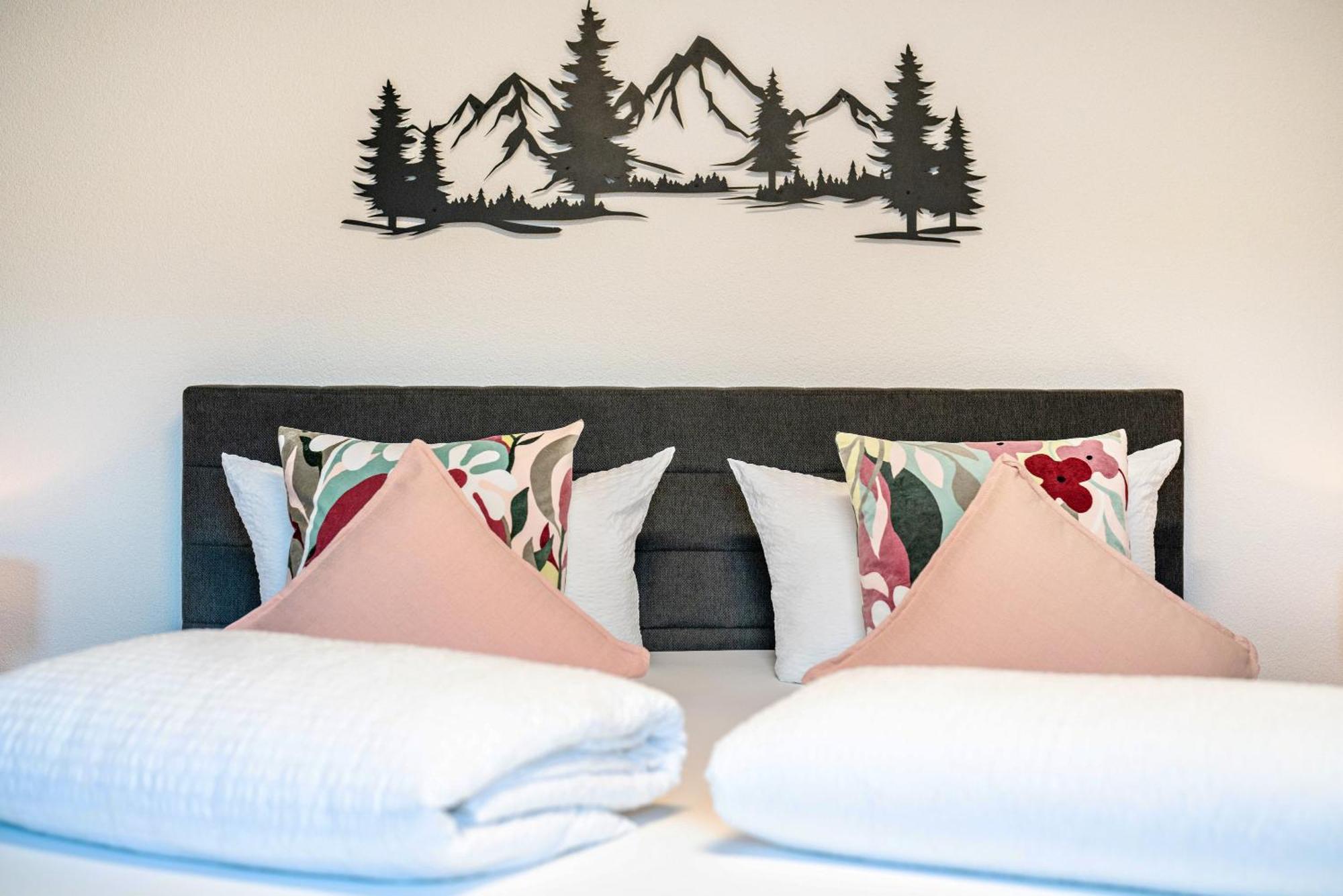 Goldener Hirsch Apartment Лар Екстериор снимка