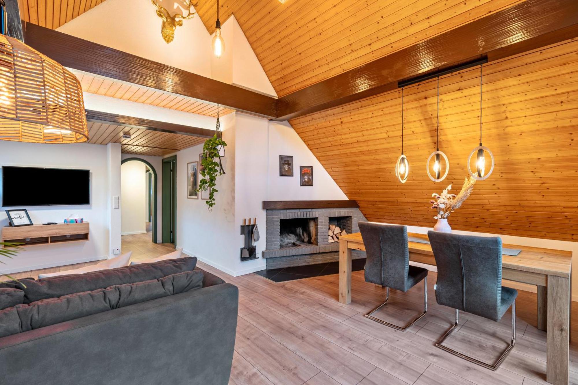 Goldener Hirsch Apartment Лар Екстериор снимка