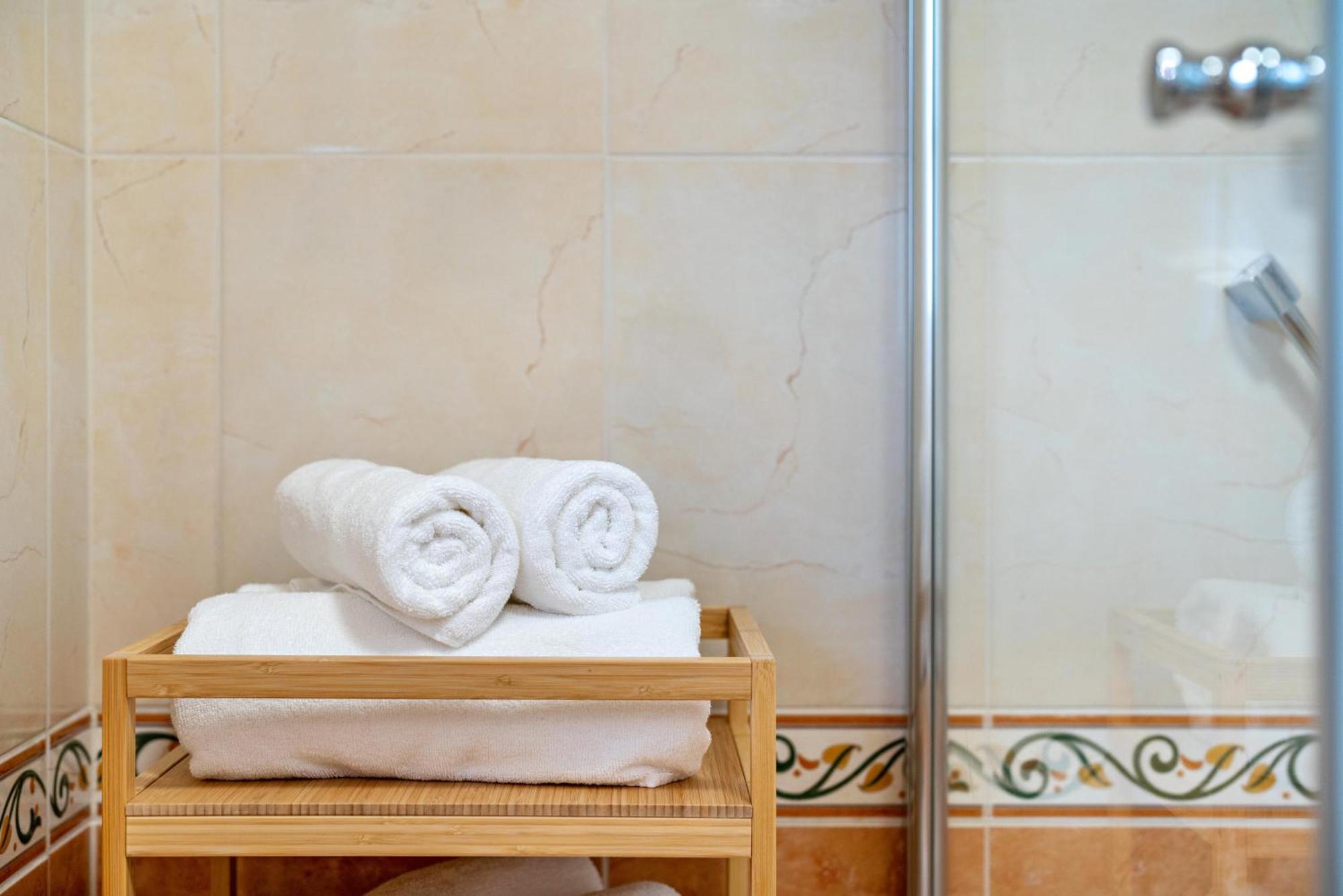 Goldener Hirsch Apartment Лар Екстериор снимка