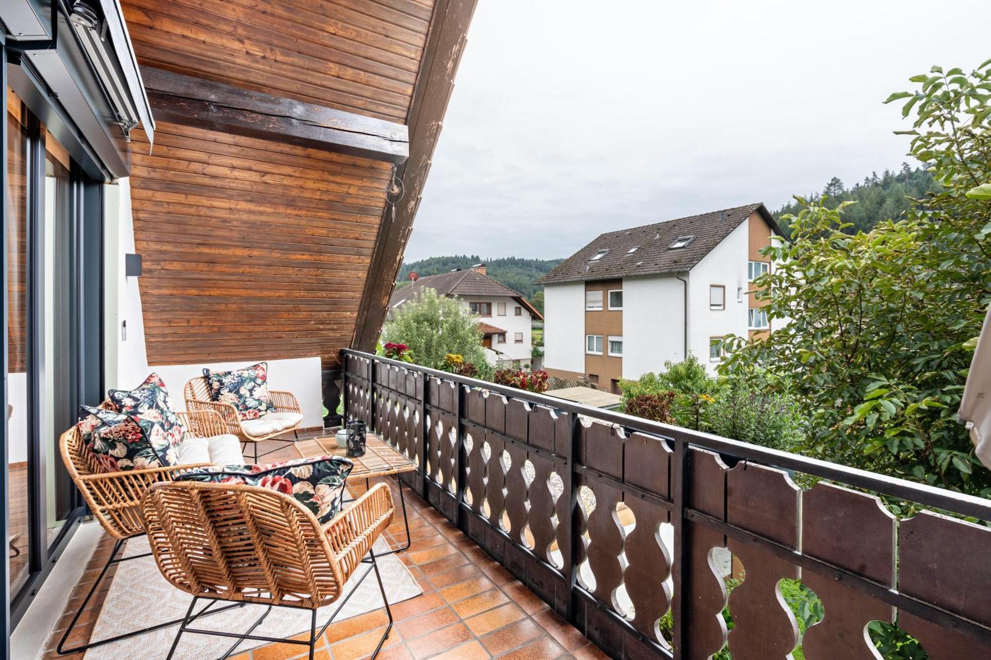 Goldener Hirsch Apartment Лар Екстериор снимка