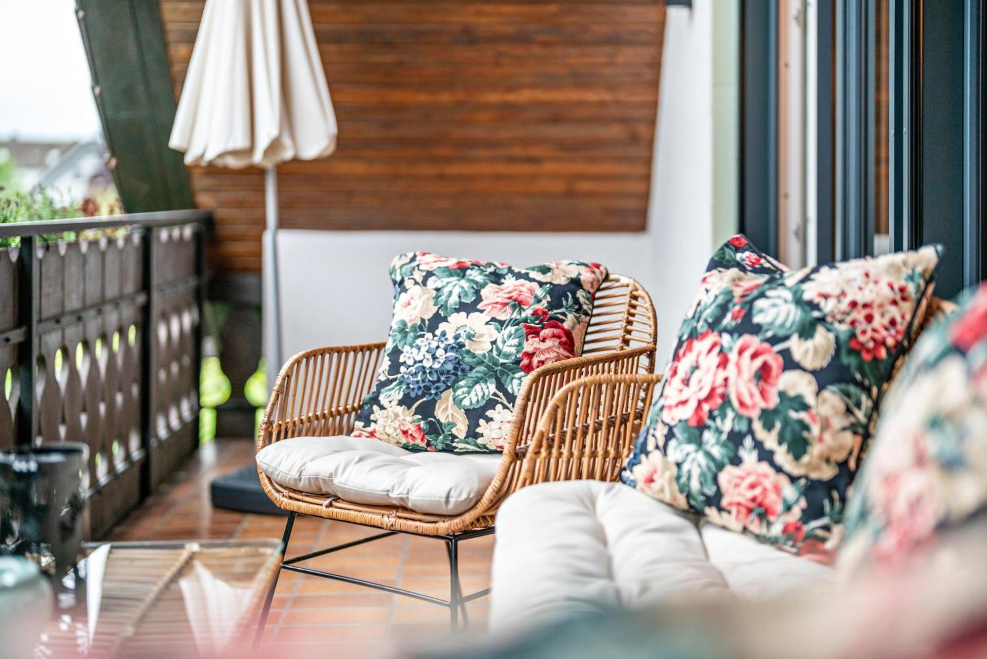 Goldener Hirsch Apartment Лар Екстериор снимка